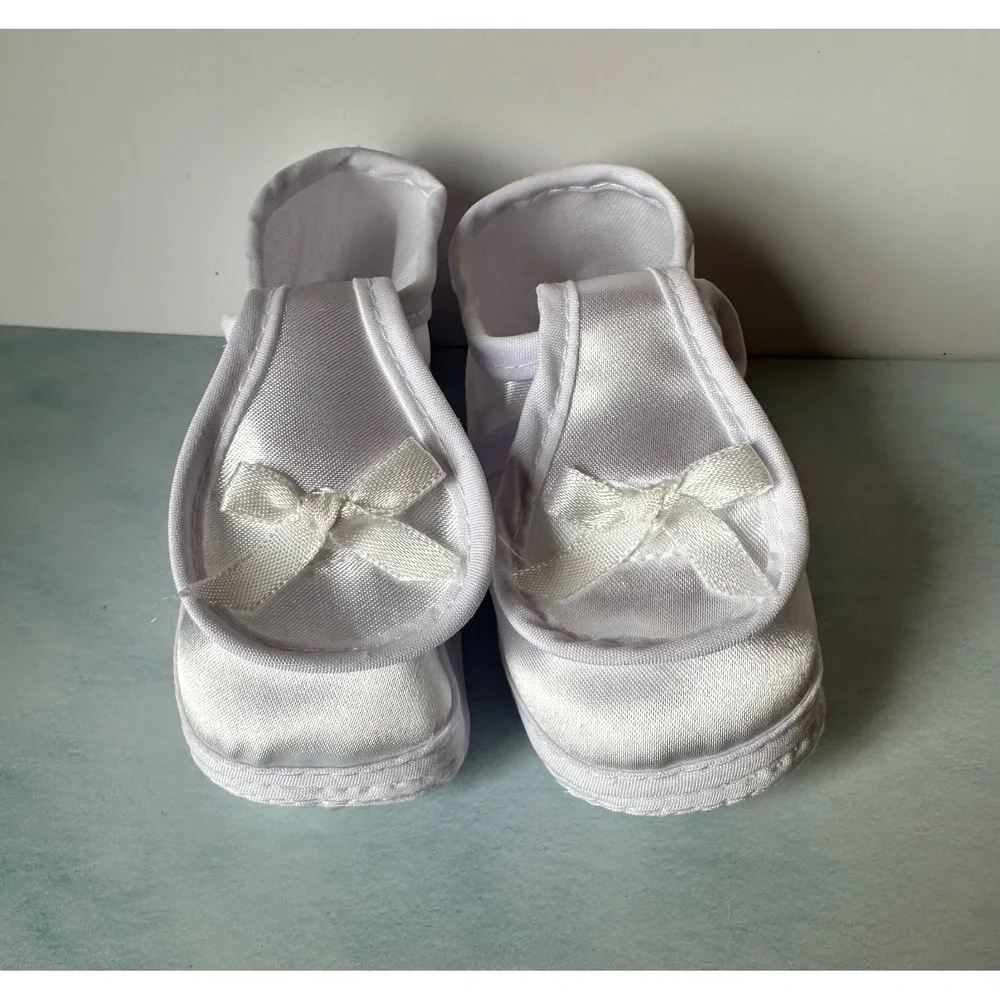 Infant White Satin Christening‎ Baptism Crib Shoes Booties with Bow Accent Sz 2